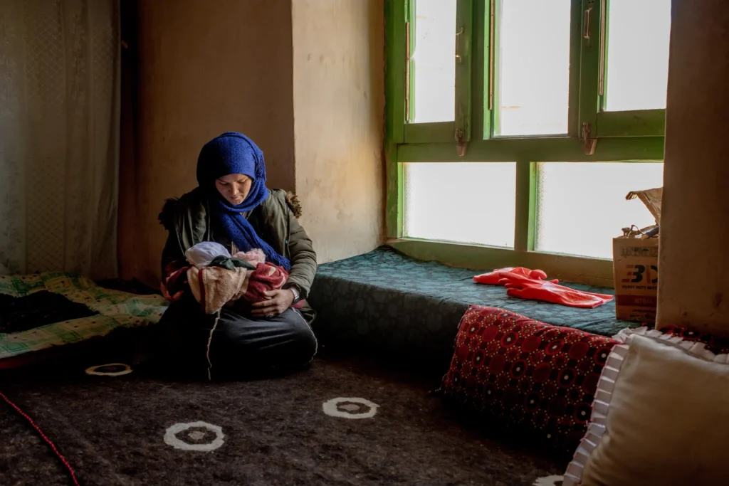 عکس طفل و مادر افغانستان